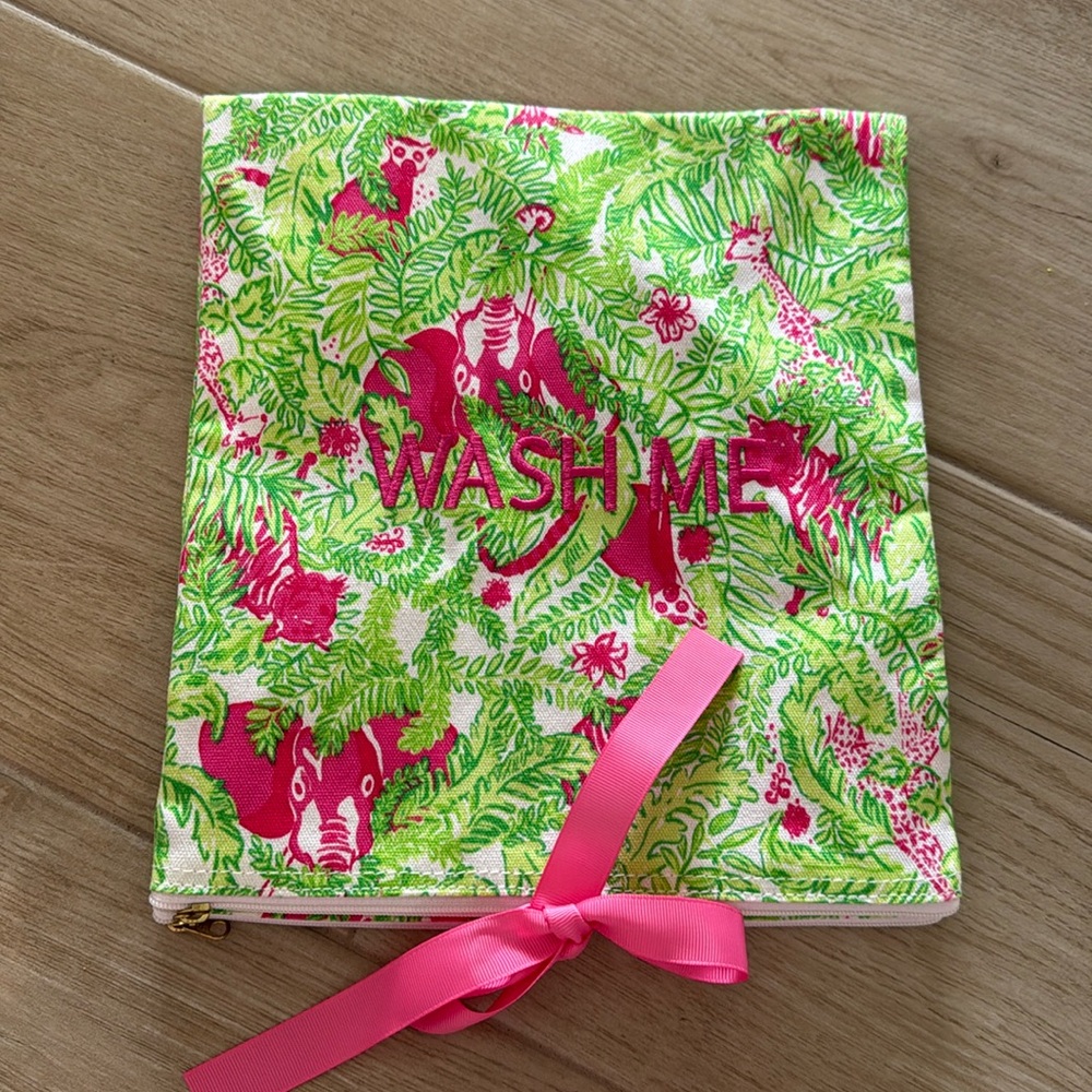 Wash me wear me Lilly Pulitzer Travel  Bag